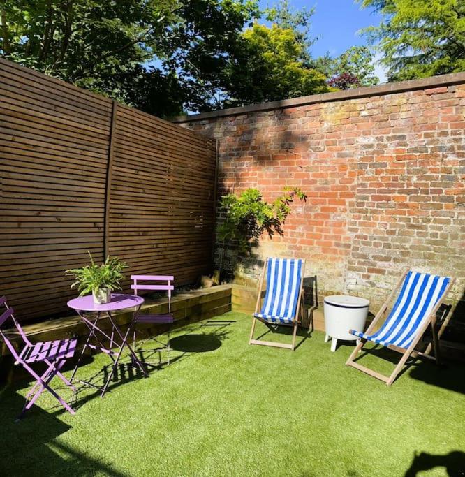 Stay In A Castle! Unique & Luxurious Historical Apartment, Self Contained, Free Parking & Wi-Fi Chester Exterior foto